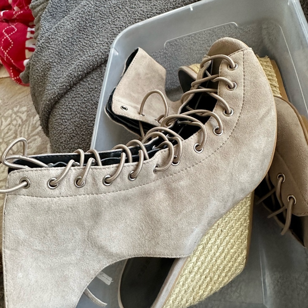 Rebeccaminkoff sandals only wore twice